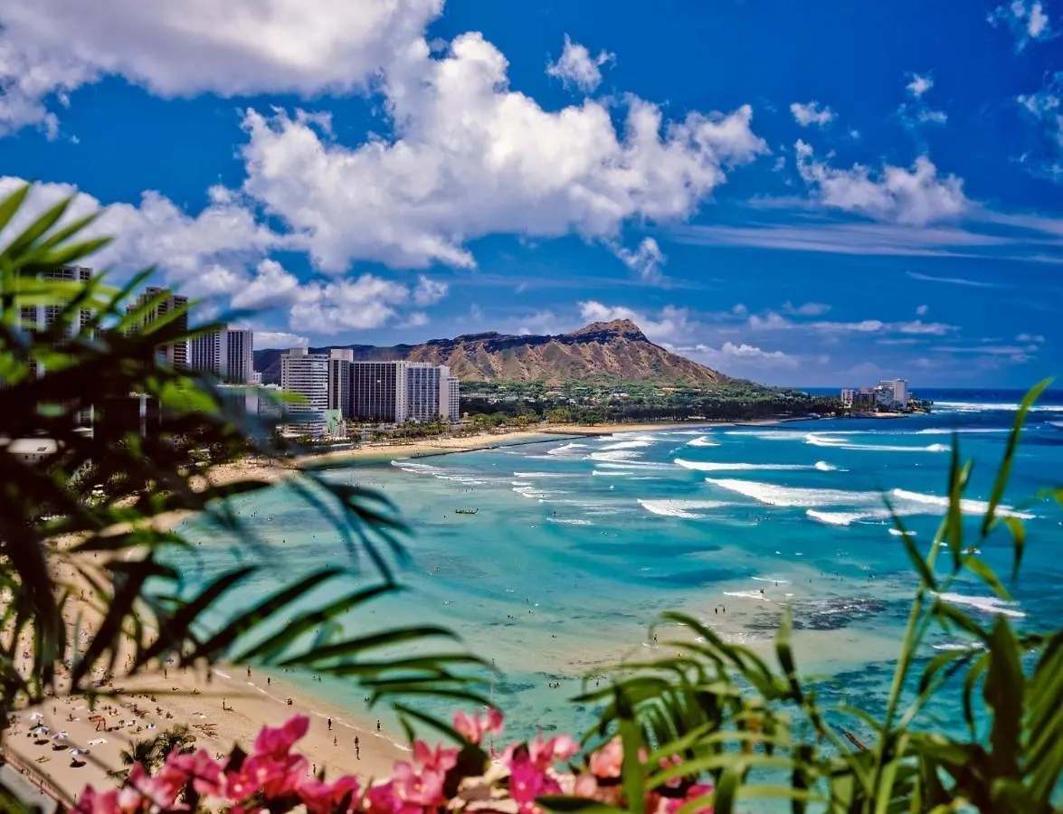 High-Floor Stylish Ocean Views Condo With Parking Honolulu