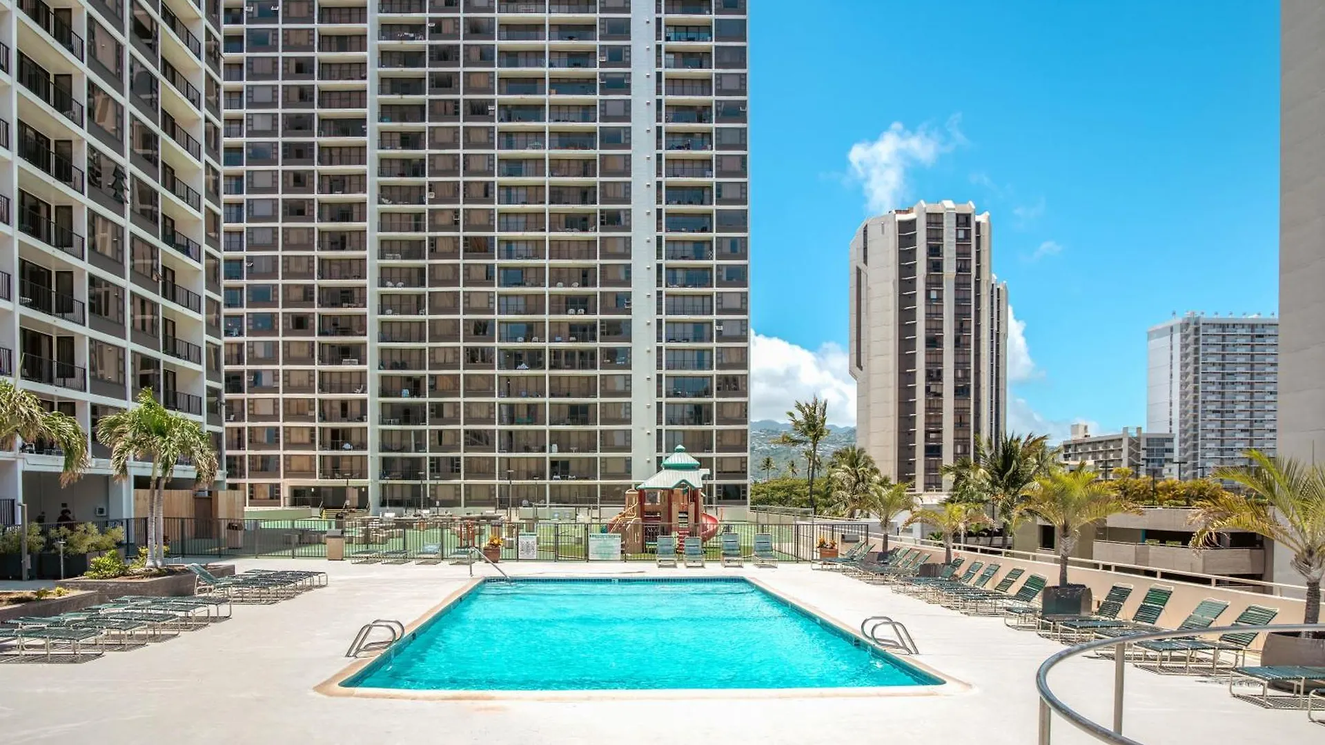 High-Floor Stylish Ocean Views Condo With Parking Honolulu Apartment