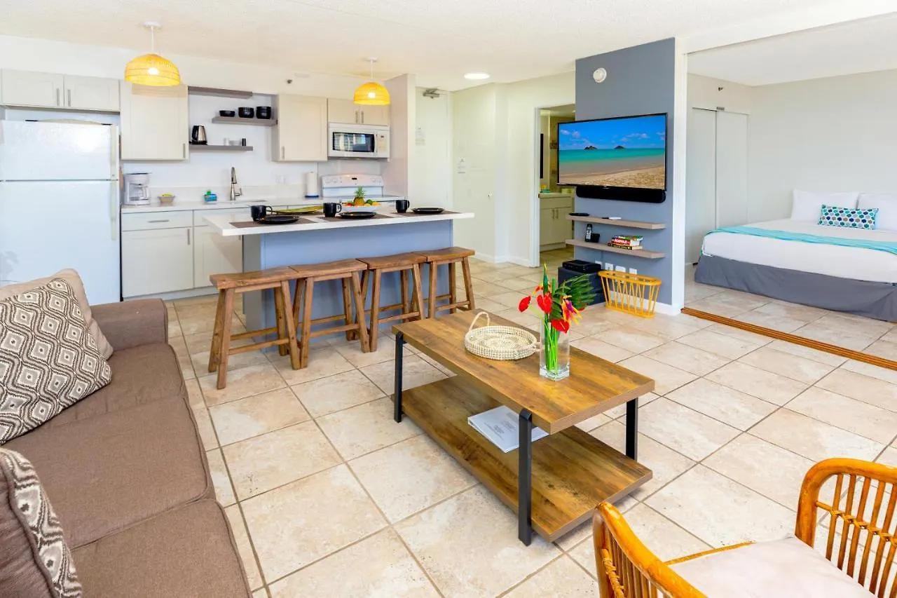 High-Floor Stylish Ocean Views Condo With Parking 호놀룰루
