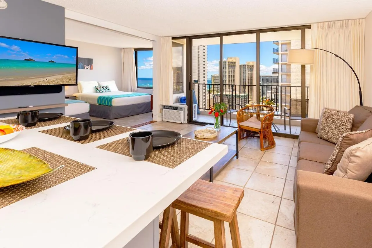 High-Floor Stylish Ocean Views Condo With Parking 호놀룰루 아파트